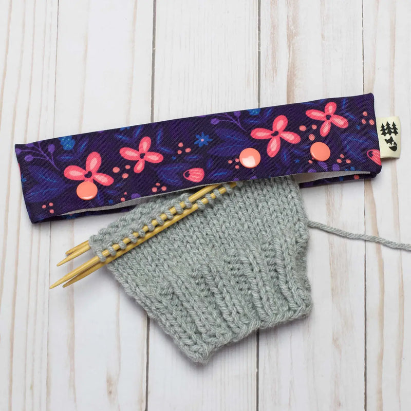 Fox &amp; Pine Stitches – Lila Blumenmuster | DPN-Halter