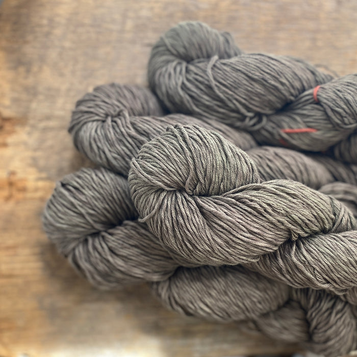 Etesia by Urth Yarns