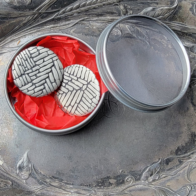 Timbrel Vault Stud Buttons - Sæt med to satin fra Jul Designs