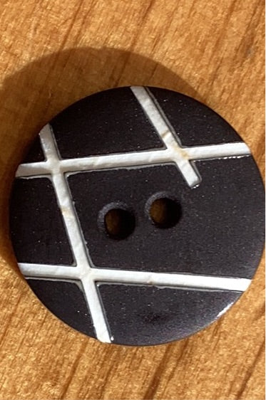 300779 Schwarzer Polyamidknopf mit weißen Streifen, 23 mm