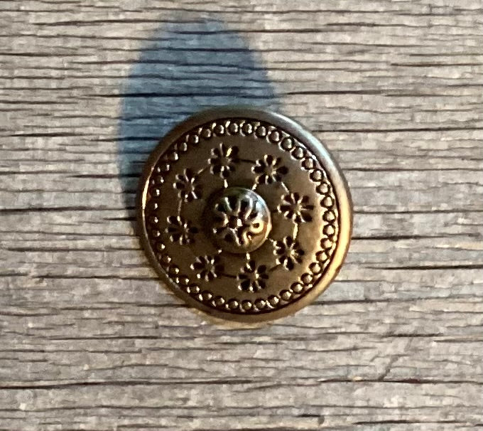 Metal Button WIth Flowers 3/4 Inch 311106