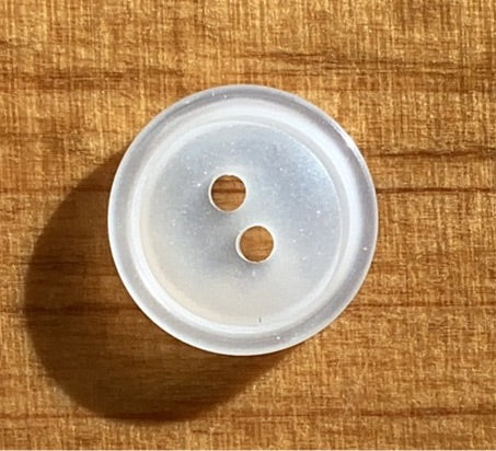 150282 Hvid rund polyesterknap 15mm